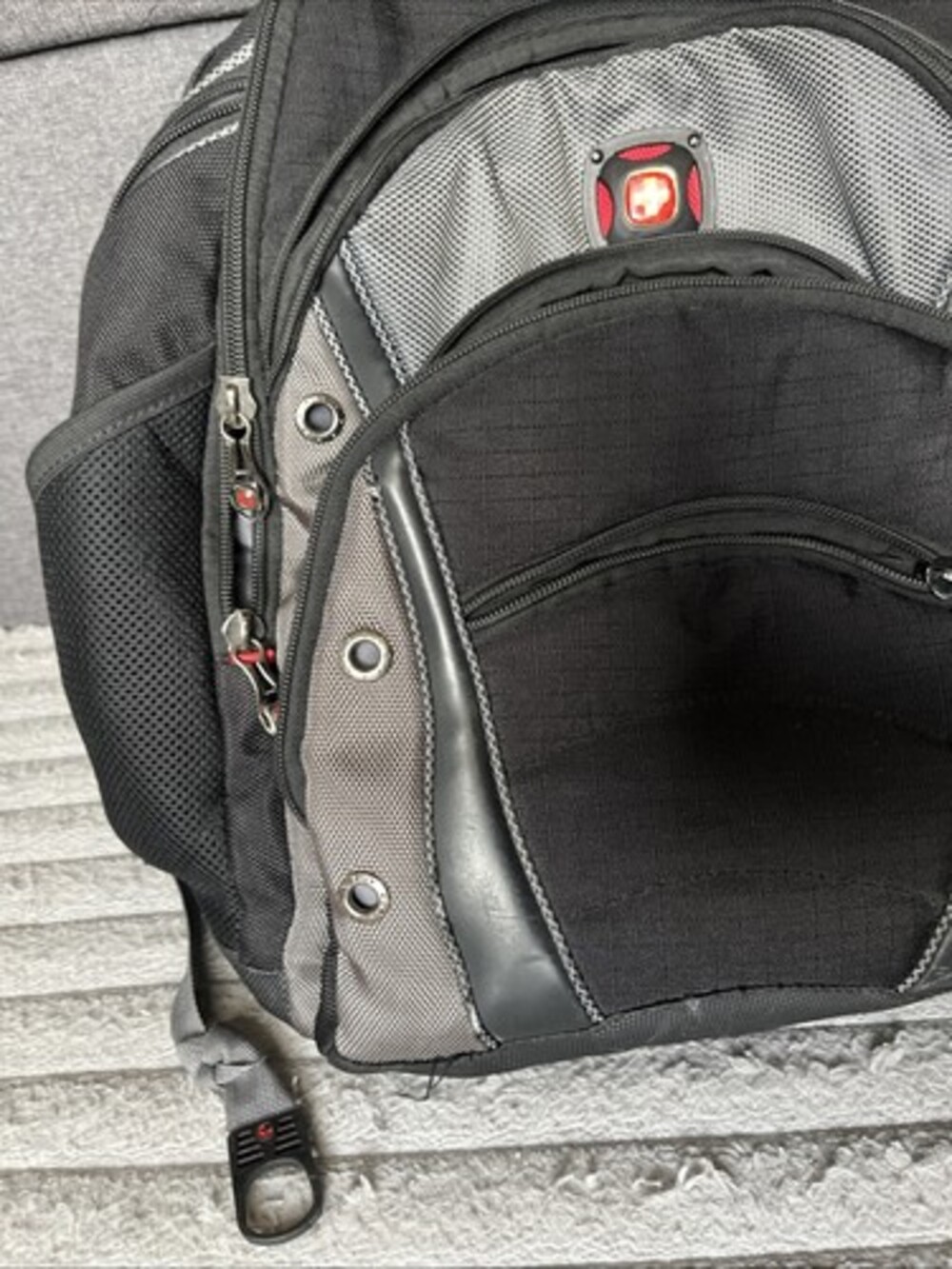 Wenger SWISS GEAR Synergy Pro 16 inch Laptop Backpack Black & Gray Shock Absorb